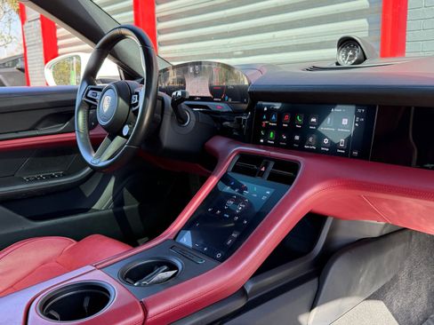 Used 2023 Porsche Taycan image 17