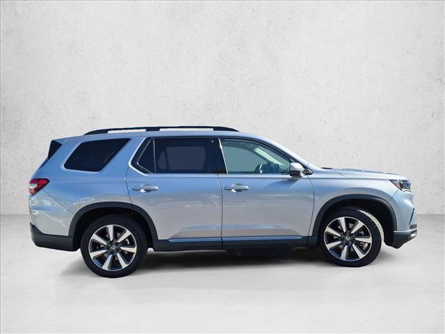 Used 2025 Honda Pilot Touring image 4