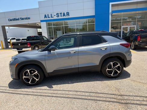 Used 2021 Chevrolet TrailBlazer RS w/ Sun and Liftgate Package FWD image 3
