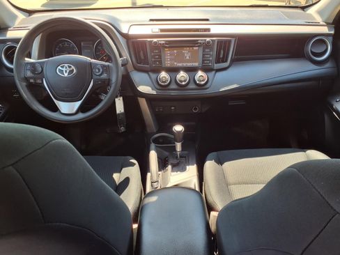 Used 2018 Toyota RAV4 LE image 9