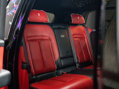 Used 2022 Rolls-Royce Cullinan Black Badge image 18