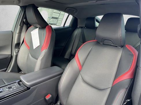 New 2026 Toyota Prius Plug-In Hybrid FWD image 15