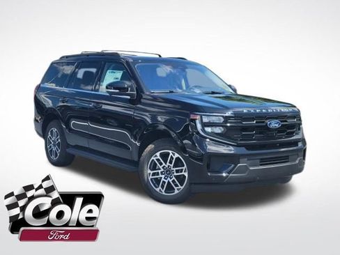 New 2025 Ford Expedition Active image 1