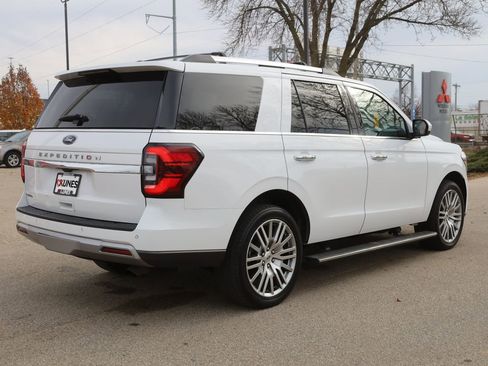 Used 2024 Ford Expedition Limited image 10