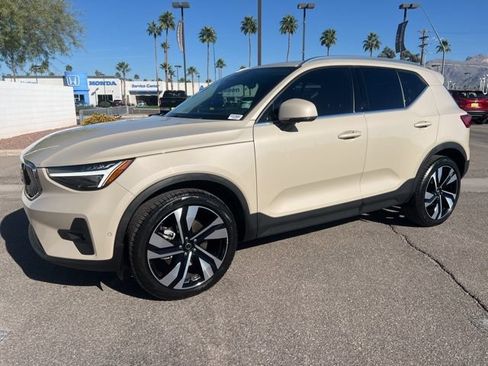 Certified 2025 Volvo XC40 B5 Ultra w/ Climate Package AWD/4WD image 8