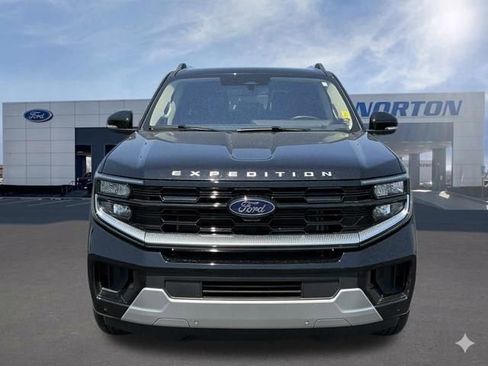 Used 2025 Ford Expedition Platinum AWD/4WD image 10
