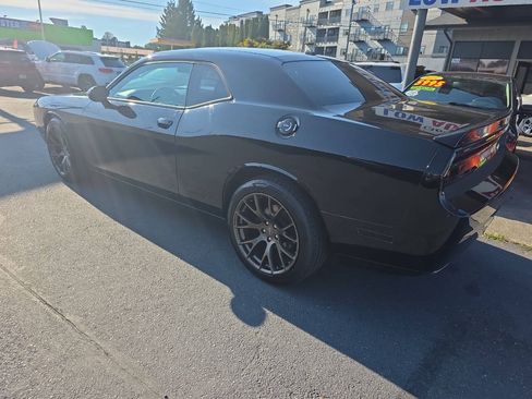 Used 2013 Dodge Challenger R/T RWD image 5