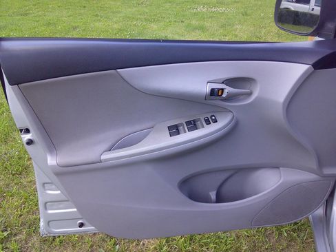 Used 2013 Toyota Corolla LE image 13