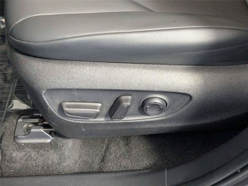 Certified 2025 Toyota Highlander XLE FWD image 15
