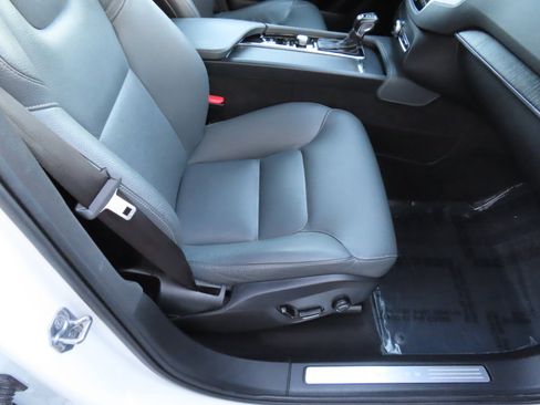 Used 2020 Volvo XC90 T6 Momentum image 20