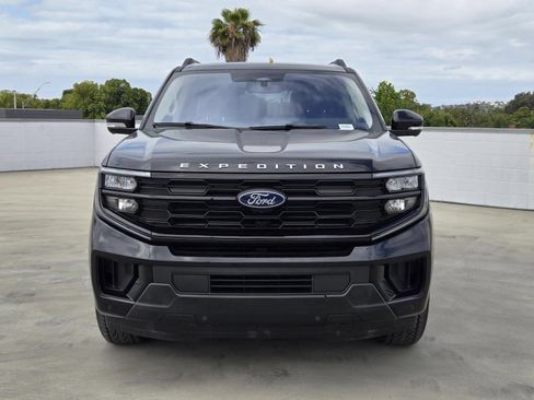 Used 2025 Ford Expedition Active AWD/4WD image 3