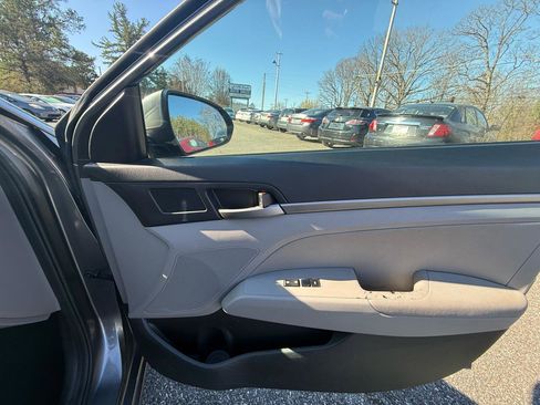 Used 2018 Hyundai Elantra Value Edition image 27