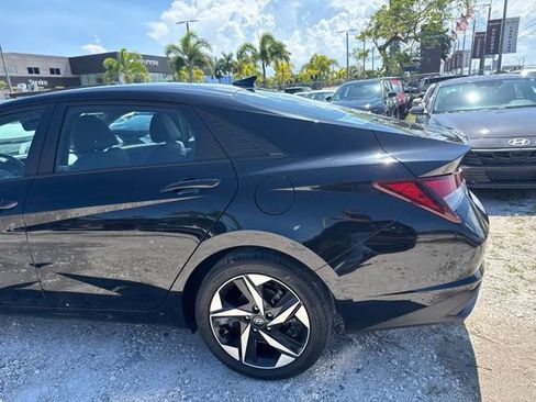 Used 2023 Hyundai Elantra SEL w/ Convenience Package FWD image 9