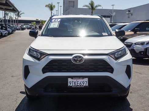 Used 2021 Toyota RAV4 LE FWD image 3