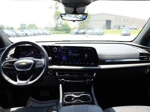 Used 2026 Chevrolet Traverse LT w/ Driver Confidence Package AWD/4WD image 13
