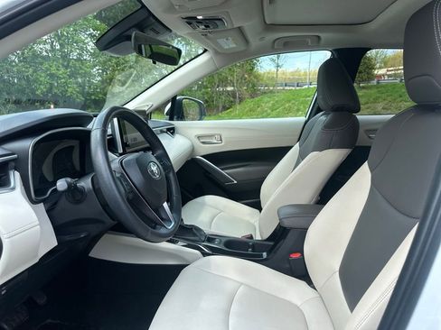 Used 2024 Toyota Corolla Cross XLE AWD/4WD image 14