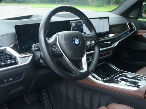 Used 2025 BMW X5 xDrive50e AWD/4WD image 19