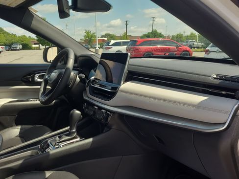 Used 2025 Jeep Compass Limited AWD/4WD image 19