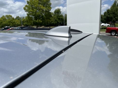 Used 2019 Toyota RAV4 XLE Premium FWD image 6