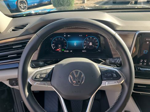 Used 2024 Volkswagen Atlas SE FWD image 28
