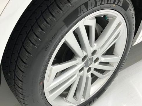 Used 2018 Audi Q5 Prestige w/ Prestige Package AWD/4WD image 12