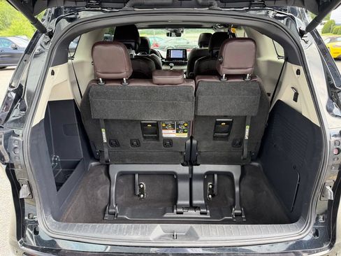 Used 2024 Toyota Sienna Platinum AWD/4WD image 15