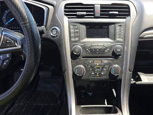 Used 2018 Ford Fusion SE FWD image 7