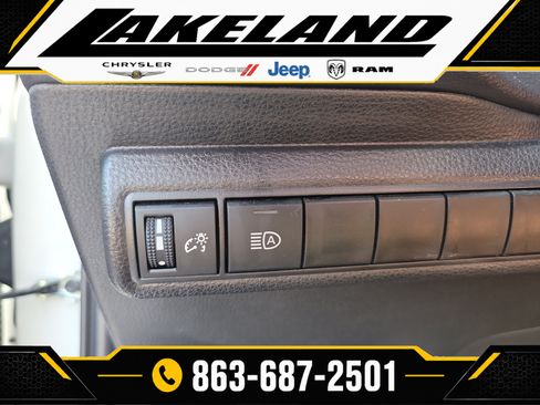 Used 2025 Toyota Corolla SE FWD image 30