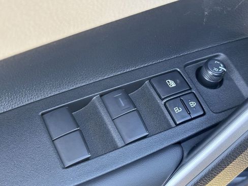 Used 2026 Toyota Corolla Cross L image 18