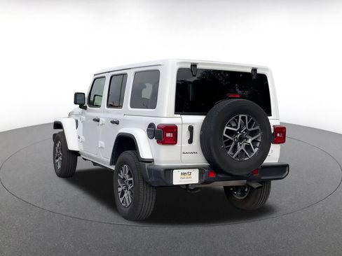 Used 2025 Jeep Wrangler Sahara image 11