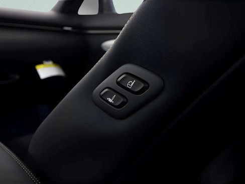 Used 2025 Genesis GV70 3.5T Sport AWD/4WD image 36