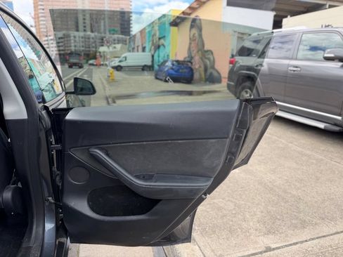 Used 2023 Tesla Model Y Long Range AWD/4WD image 15