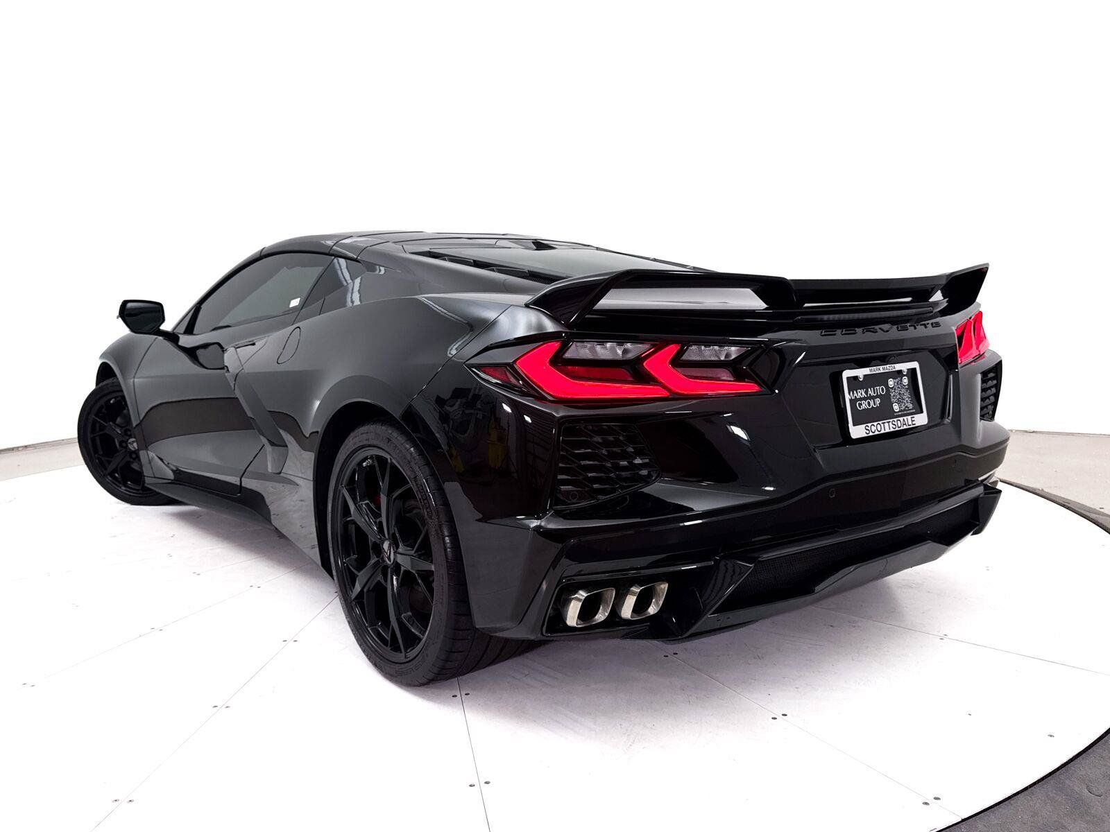 Used 2021 Chevrolet Corvette Stingray Premium Cpe w/ Z51 Performance Package RWD image 2