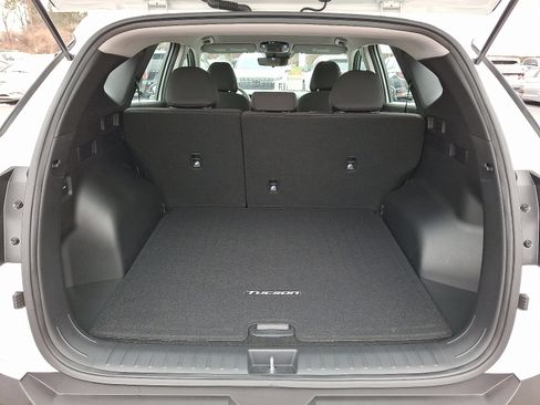 Certified 2025 Hyundai Tucson SE image 28