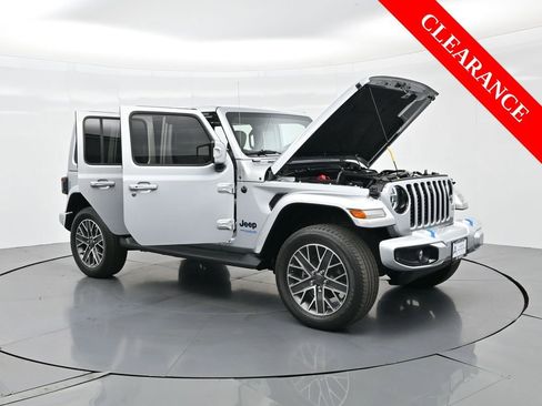 Used 2022 Jeep Wrangler Unlimited Sahara image 43