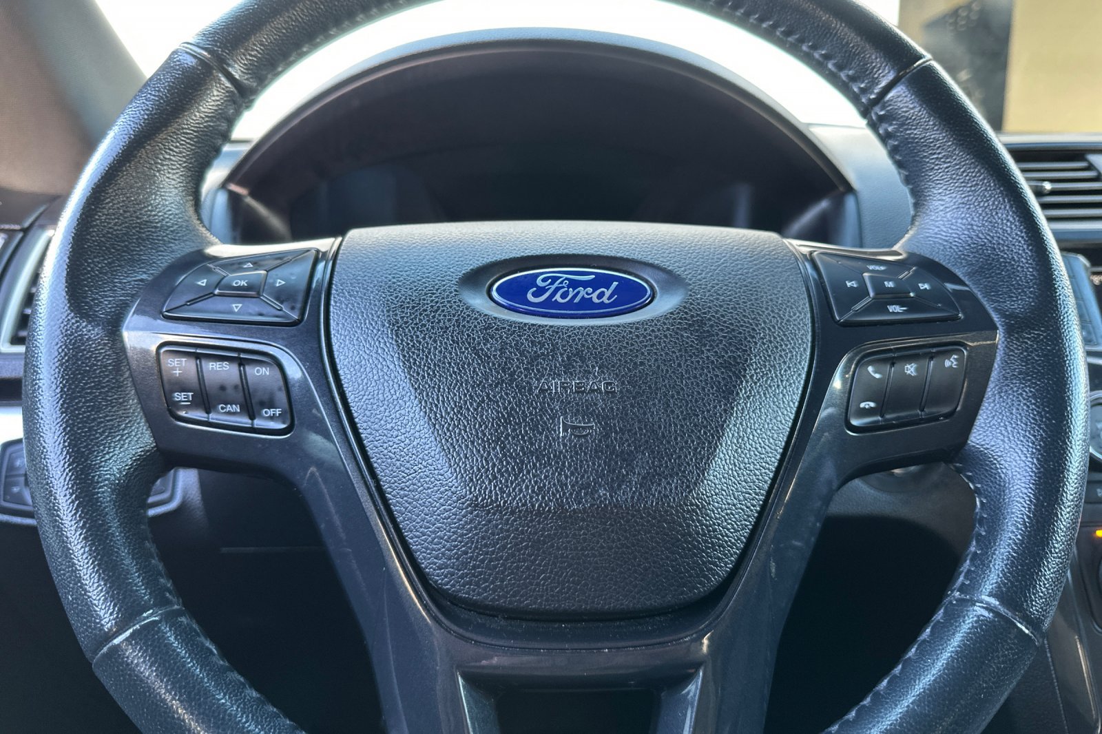 Used 2017 Ford Explorer XLT FWD image 34