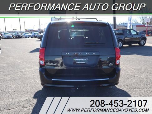 Used 2017 Dodge Grand Caravan SXT image 6