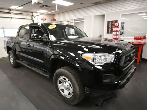 Used 2022 Toyota Tacoma SR w/ SR Convenience Package RWD image 2