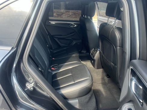 Used 2018 Porsche Macan image 36