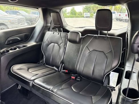 Used 2026 Chrysler Pacifica Limited FWD image 13