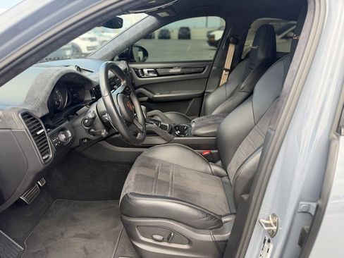 Used 2023 Porsche Cayenne Turbo GT AWD/4WD image 11