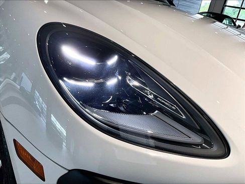 Used 2025 Porsche Macan image 15