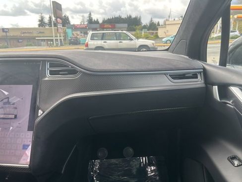 Used 2017 Tesla Model X 75D image 11