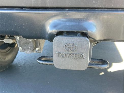 Used 2012 Toyota FJ Cruiser 4WD image 16