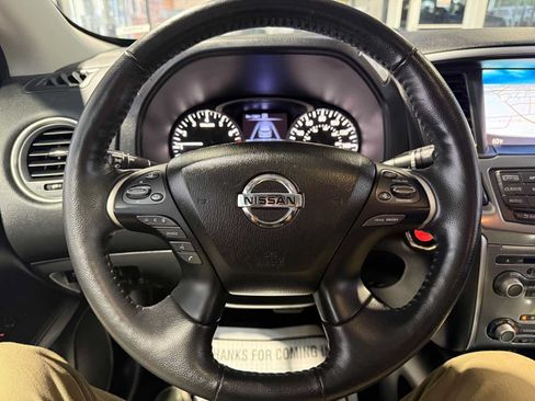 Used 2020 Nissan Pathfinder SL AWD/4WD image 14