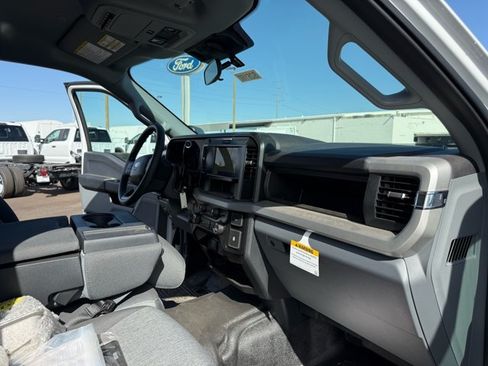 New 2026 Ford F550 4x4 Crew Cab image 25