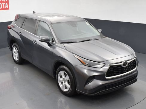 Used 2023 Toyota Highlander L FWD image 23