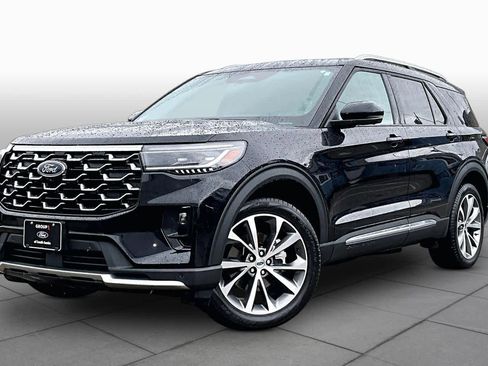 Certified 2025 Ford Explorer Platinum w/ Ultimate Package AWD/4WD image 35