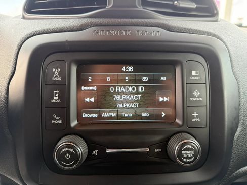 Used 2016 Jeep Renegade Latitude AWD/4WD image 18