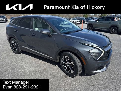 Used 2023 Kia Sportage EX image 3